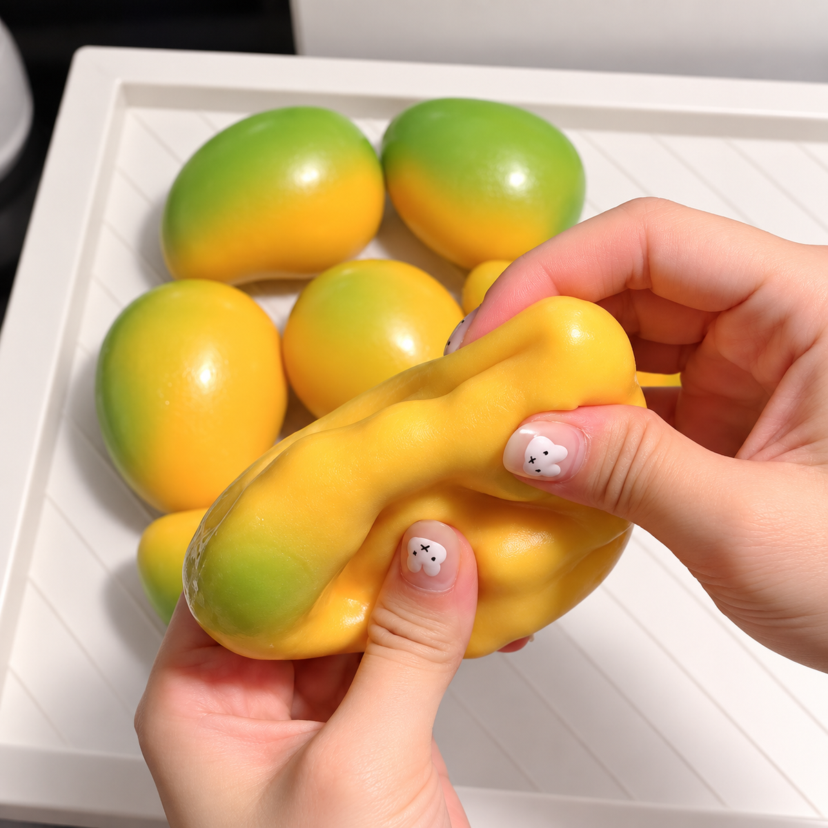 Color-Changing Crunchy Mango Squishy